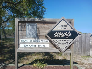 entrance sign at snows cut boat ramp carolina beach nc